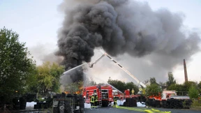 Schwarze Rauchsäule über Südhessen