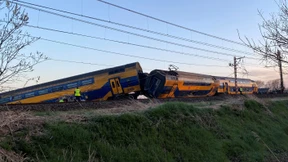 Ein Toter und 30 Verletzte bei Zugunglück