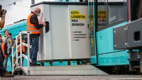 Mit Straßenbahn und Lastenfahrrad