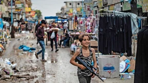 Die Menschen aus der verrotteten Stadt