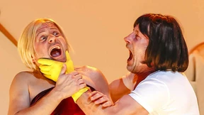 Klassenkampfspiele  für drei bissige Damen