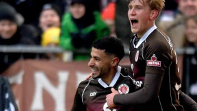 St. Pauli siegt und springt an die Spitze