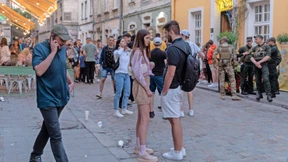 Wie kann die Liebe den Krieg überstehen?