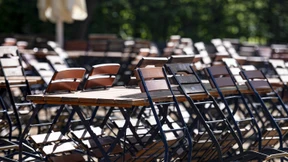 Betriebe halten sich mit Neueinstellungen noch zurück