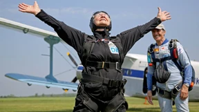 Ein Fallschirmsprung zum 90. Geburtstag