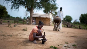 Mädchen machen viel unbezahlte Hausarbeit