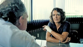 Warum griff die Kommissarin zur Waffe?