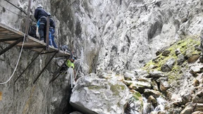 Zwei Tote und sieben Verletzte bei Felssturz in einer Klamm