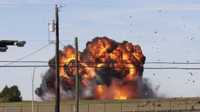 Weltkriegs-Flugzeuge stoßen bei Flugschau in Dallas zusammen