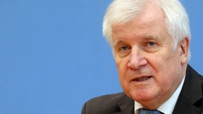 Regierung im Kampf gegen Rechtsextremismus