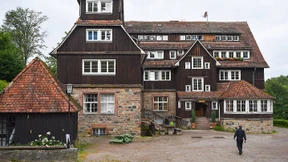 Zur Erinnerung finden, auch wider die Sprache