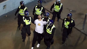 19 verletzte Polizisten und 49 Festnahmen