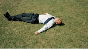 Frauen dürfen Bein zeigen, Männer lieber nicht