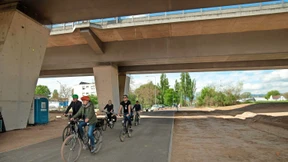 Freiheit für Radler unter Schiersteiner Brücke