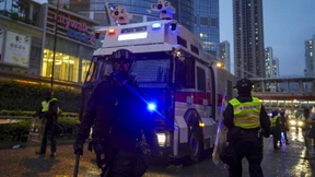 Polizei setzt Tränengas und Wasserwerfer ein