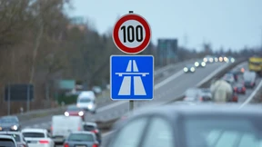 Tempolimit würde Spritkosten um mehrere 100 Euro senken