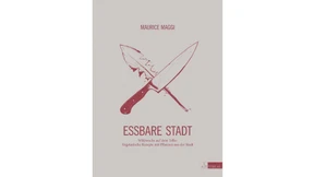 Kräuter neben Gullydeckeln