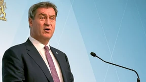 Söder hält an Aiwanger fest