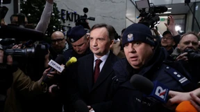 Warum Orbán seine Hand über Freunde hält