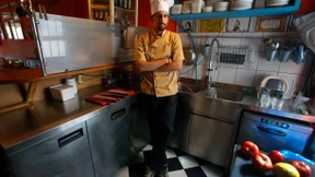 Herr Doktor muss die Straße kehren