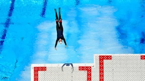 Skisprung in den Pool