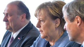 Merkel sieht Trumps Strafzölle „mit Sorge“