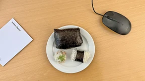 Wer schläft, kann keinen süßen Reiskloß essen