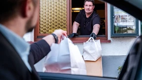 Grüne Soße durchs Autofenster