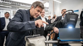 Grüne in einem Klub mit Vonovia und Google