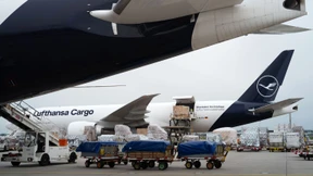 Paketmassen aus Asien fliegen an deutscher Luftfracht vorbei