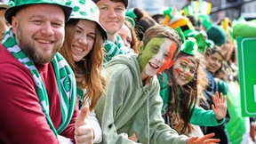 Exzess in Kleeblattgrün