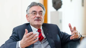 Wie kommen Sie an das Geld der Reichen, Herr Professor?