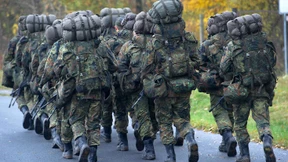 Wer zahlt für die Bahnfahrten der Soldaten?