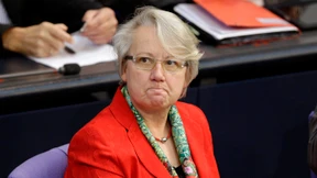 Schavan gibt Kampf um Doktortitel auf