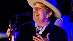 Bob Dylan nimmt Literaturnobelpreis entgegen