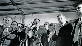 Schröder sucht Ausweg aus der Holzmann-Krise