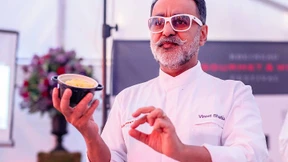 Butterhuhn und veganer Hotdog