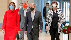 Es muss nicht immer der Hosenanzug sein