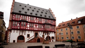 Vom Rathaus zum Schmuckmuseum