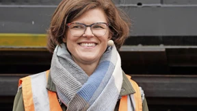 Sie liebt den Lkw und den ICE