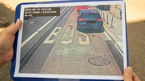 Busfahrer knipsen Falschparker