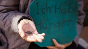 Linke will Betteln in Bussen und Bahnen erlauben