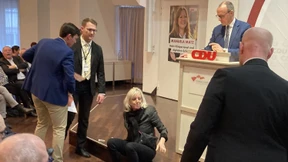 „Ihre Kollegen sind ja zurzeit auf Bali“