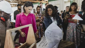 Baerbock und Roth übergeben Benin-Bronzen