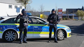 Drei Tote im Westerwald gefunden – Täter auf der Flucht