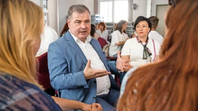 Unterricht für die Kinder, Reifen für die Front