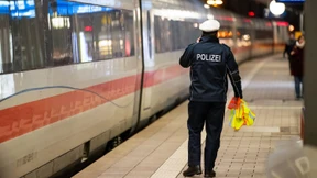 Polizei räumt ICE und Göttinger Bahnhof