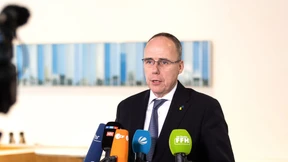 Beuth fordert Entlassung rechtsextremer Beamter