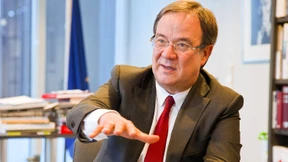 Der Misstrauensantrag gegen Merkel fällt aus 