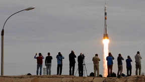 Sojus-Rakete mit drei Astronauten an Bord zur ISS gestartet